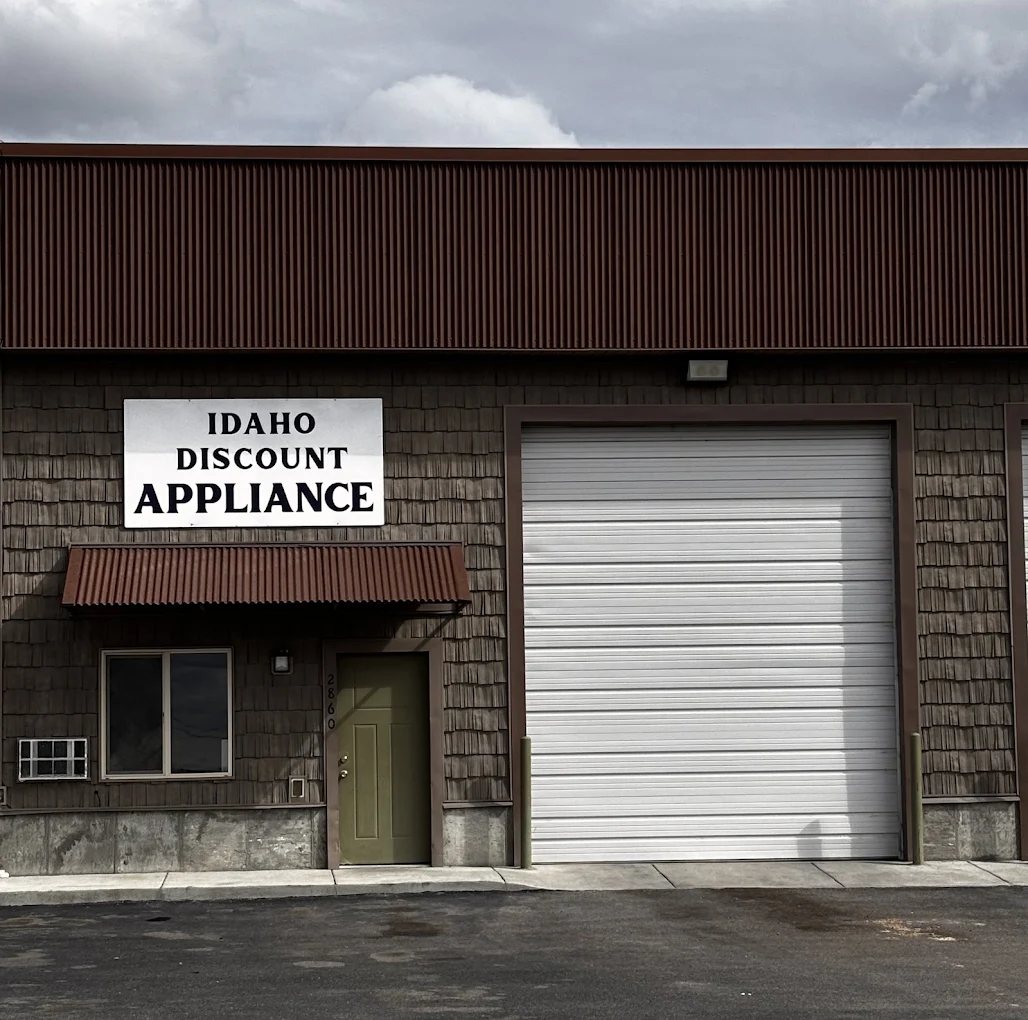 Idaho Discount Appliance storefront with corrugated metal roof and garage door